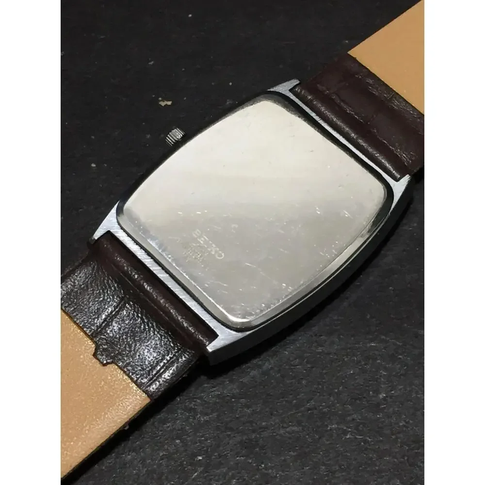 Vintage Style Seiko Quartz Mens Silver Watch & Green accents W/Leather Strap